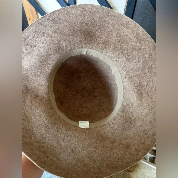 Tan/ brown women’s hat size medium - Picture 6 of 6